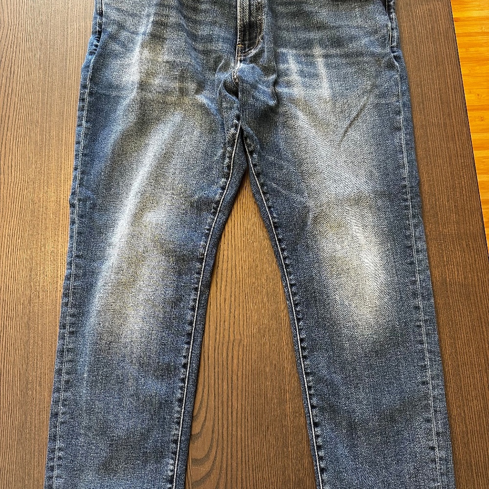 Lucky Brand 410 Athletic Straight Coolmax Stretch Jean